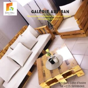 Salon 4 places avec coussins + 1 table vitrée