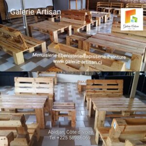 2 Canapés 2 places sans coussin + 1table vitrée